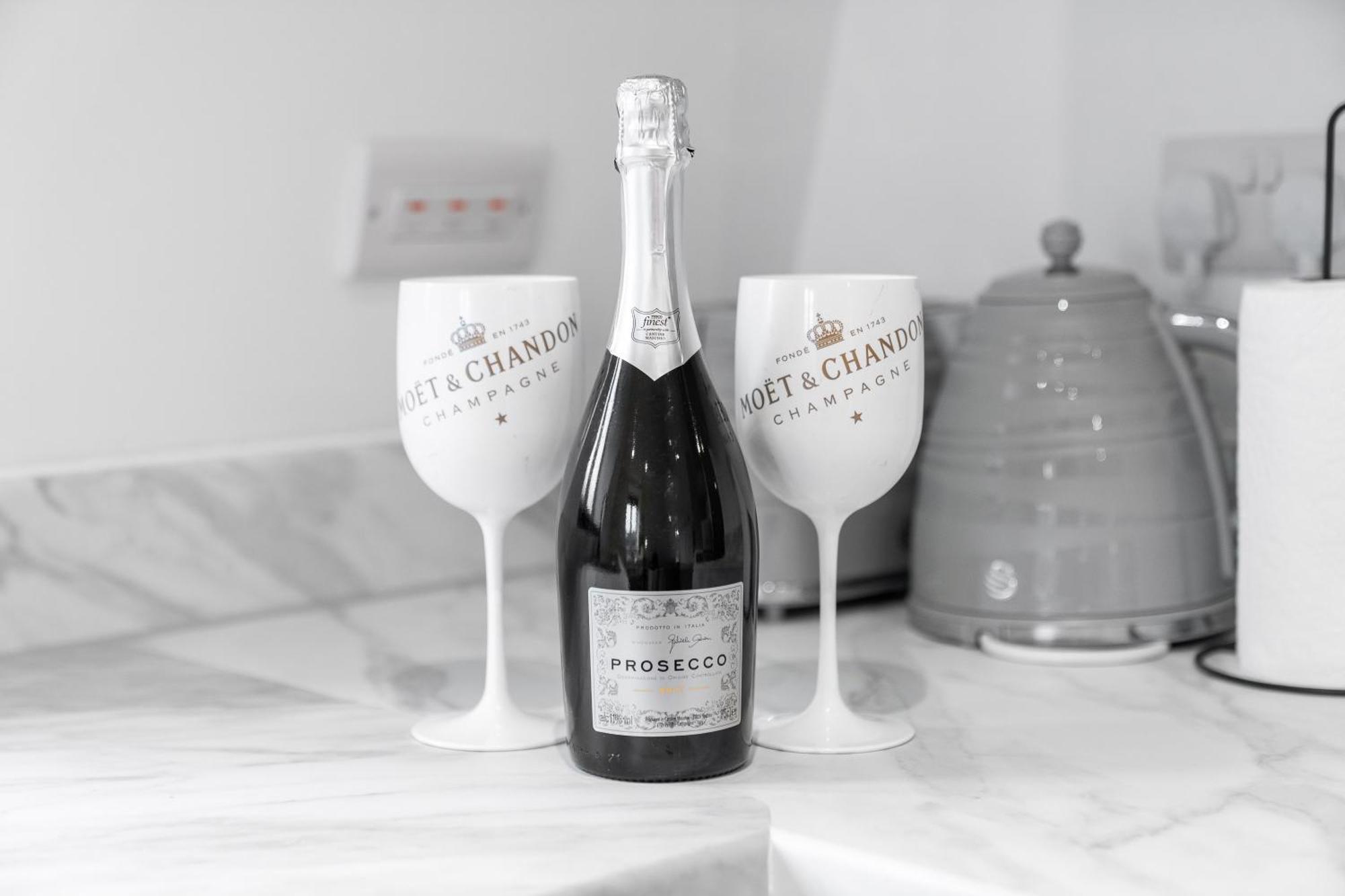Stylish 2 Bedroom - Balcony - Secure Parking - Rated - 5mc Appartamento Birmingham
