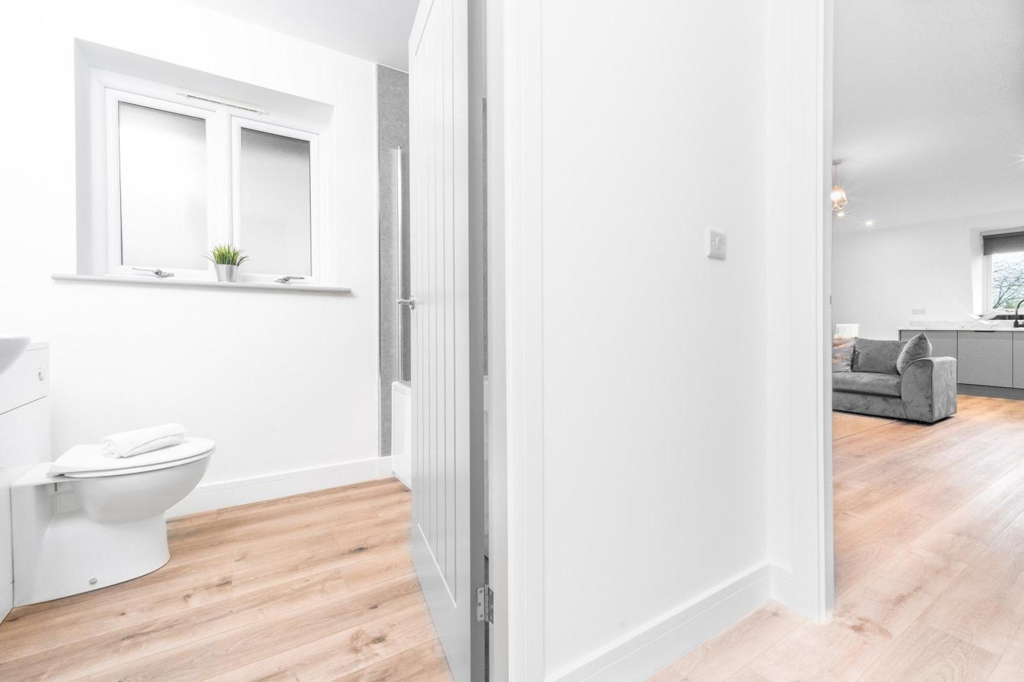 Stylish 2 Bedroom - Balcony - Secure Parking - Rated - 5mc Appartamento