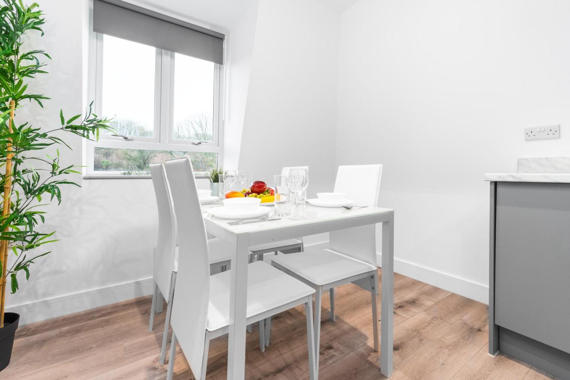 Stylish 2 Bedroom - Balcony - Secure Parking - Rated - 5mc Appartamento *
